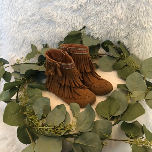 143 Girl Other - Brown Moccasin Fringe Boots